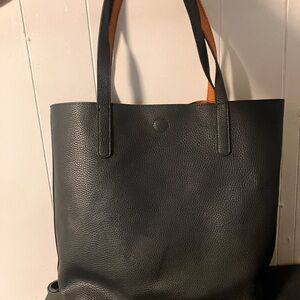 Reversible Tote Bag. Black/Brown.Closure-Magnet